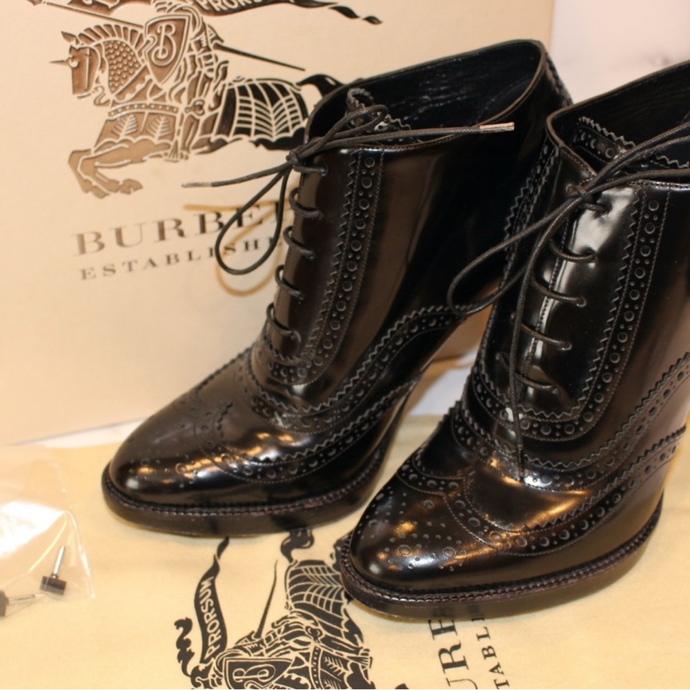 Burberry Iverdown 110 Black Leather Lace-Up Ankle Boots